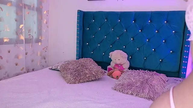 Lilly Peach22 online show from 06-12-26, 03:59