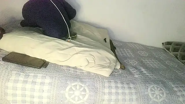 Snapshot of UncutToyBoy23cm chatting on 09-28-25, 09:38 UncutToyBoy23cm online show from 09-28-25, 09:38