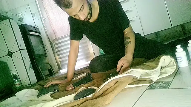 Snapshot of UncutToyBoy23cm chatting on 10-21-25, 07:24 UncutToyBoy23cm online show from 10-21-25, 07:24