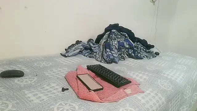 Snapshot of UncutToyBoy23cm chatting on 10-10-25, 05:14 UncutToyBoy23cm online show from 10-10-25, 05:14