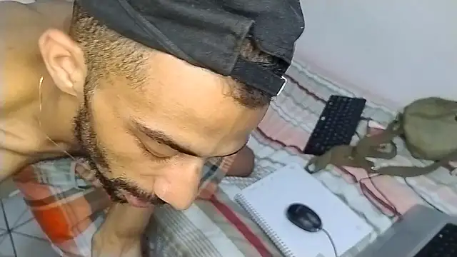 Snapshot of UncutToyBoy23cm chatting on 03-17-25, 11:13 UncutToyBoy23cm online show from 03-17-25, 11:13