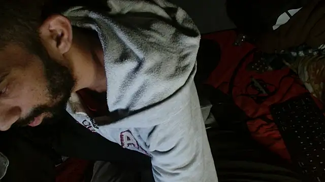 Snapshot of UncutToyBoy23cm chatting on 06-10-26, 07:04 UncutToyBoy23cm online show from 06-10-26, 07:04