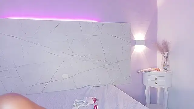 AbrilBrent online show from 11-06-25, 07:51