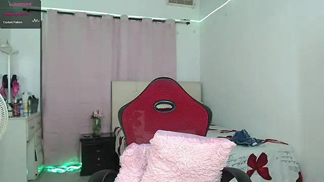 Snapshot of samantha-rose2 chatting on 03-02-25, 05:01 samantha-rose2 online show from 03-02-25, 05:01