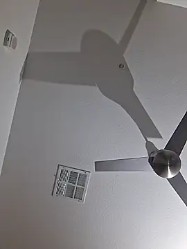 Snapshot of gorgeous11 chatting on 12-21-25, 02:57 gorgeous11 online show from 12-21-25, 02:57