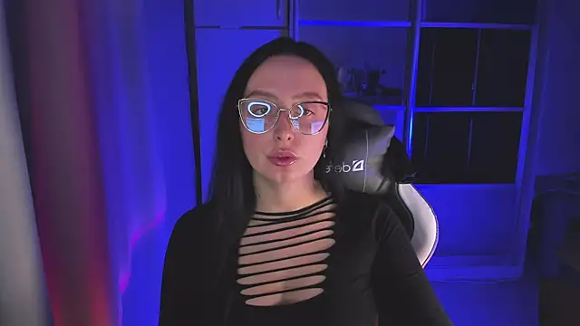 Christy Calypso online show from 10-28-25, 04:28