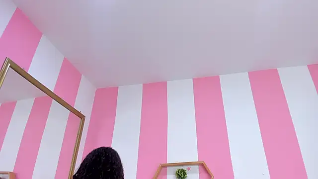 ISABELLA 020 online show from 04-21-26, 12:01