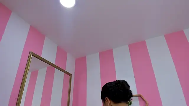 ISABELLA 020 online show from 12-17-25, 01:05