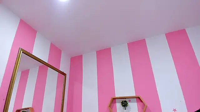 ISABELLA 020 online show from 10-17-25, 01:02