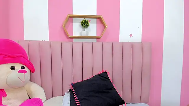 ISABELLA 020 online show from 11-26-25, 04:18