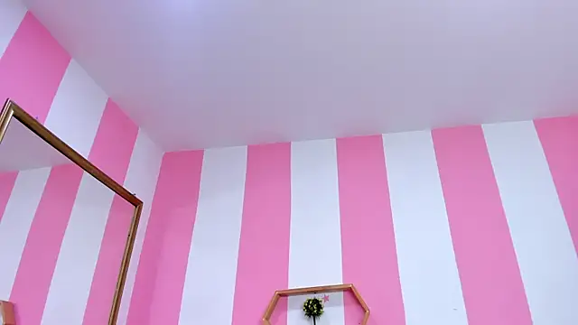 ISABELLA 020 online show from 04-28-26, 12:42