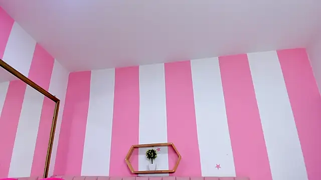 ISABELLA 020 online show from 04-17-26, 12:19