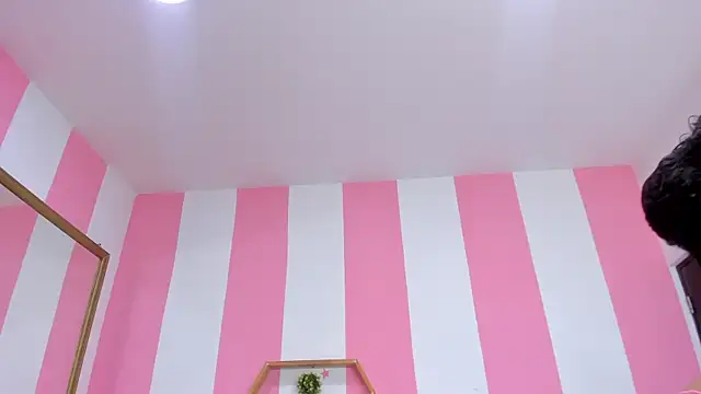 ISABELLA 020 online show from 05-13-26, 12:45