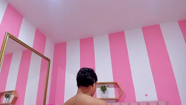 ISABELLA 020 online show from 10-29-25, 01:54