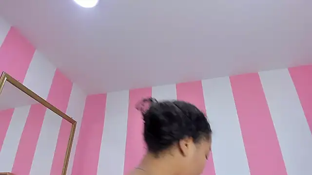 ISABELLA 020 online show from 11-19-25, 01:22