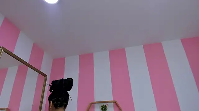 ISABELLA 020 online show from 05-30-26, 12:33