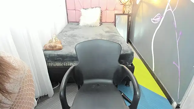 Snapshot of EmmaaEvans_ chatting on 01-27-25, 02:57 EmmaaEvans online show from 01-27-25, 02:57
