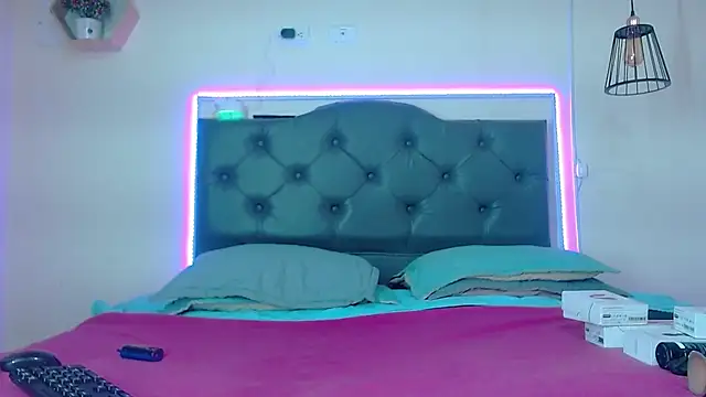 Kim clark1 online show from 10-12-25, 03:13