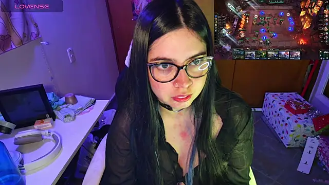 Snapshot of Vallolet_Spencer chatting on 12-22-24, 02:49 Vallolet Spencer online show from 12-22-24, 02:49