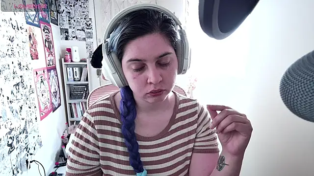 Snapshot of Vallolet_Spencer chatting on 09-26-25, 02:35 Vallolet Spencer online show from 09-26-25, 02:35