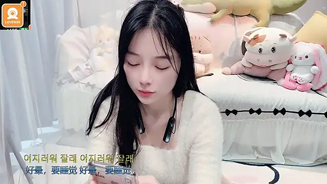 AKiKi711 online show from 10-28-25, 04:24