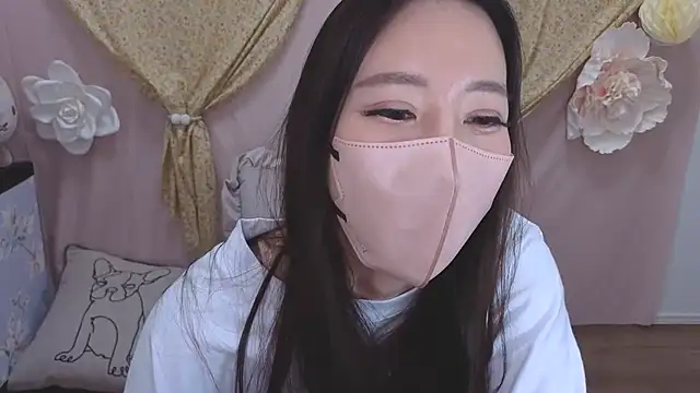 Snapshot of Ema_japanese chatting on 03-09-25, 06:06 Ema japanese online show from 03-09-25, 06:06