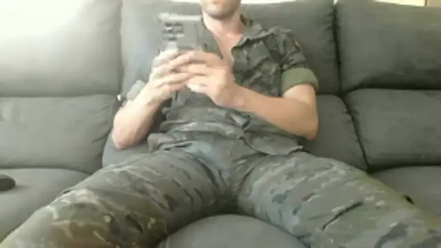 militar guapo online show from 10-17-25, 04:09