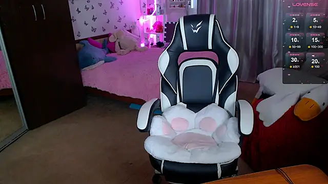 Snapshot of Sidney_blush chatting on 02-27-26, 04:45 Sidney blush online show from 02-27-26, 04:45