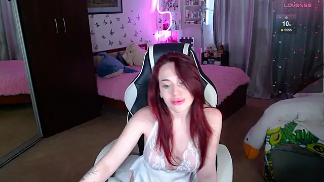 Snapshot of Sidney_blush chatting on 02-20-26, 06:26 Sidney blush online show from 02-20-26, 06:26