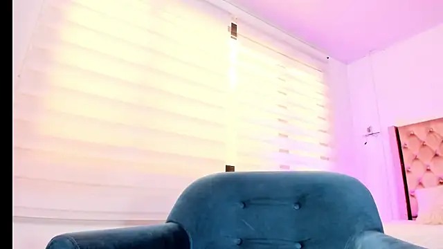 Danna Ramiirez online show from 03-11-26, 06:57