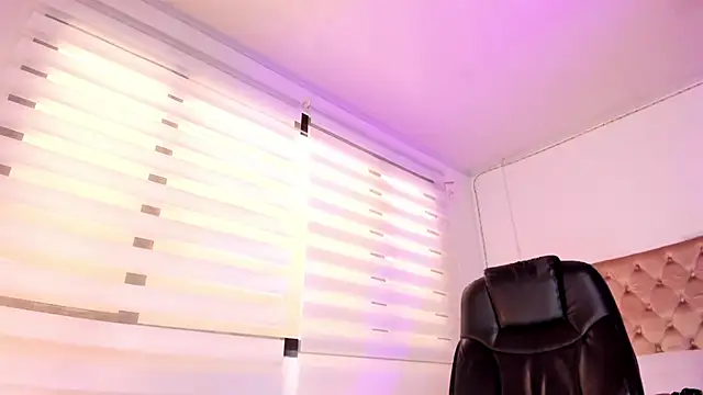 Danna Ramiirez online show from 11-25-25, 06:52