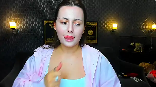 Snapshot of _extraterrestrial_ chatting on 10-28-25, 04:28  extraterrestrial  online show from 10-28-25, 04:28