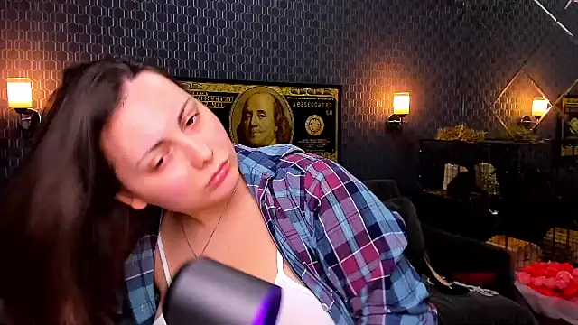 Snapshot of _extraterrestrial_ chatting on 10-17-25, 07:26  extraterrestrial  online show from 10-17-25, 07:26