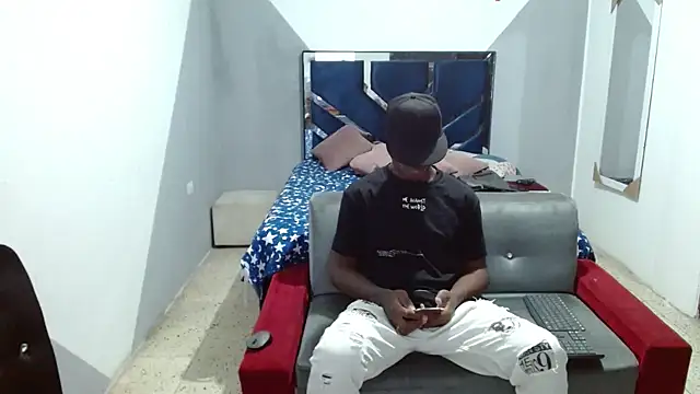 MiguelAngelxl online show from 10-22-25, 05:18