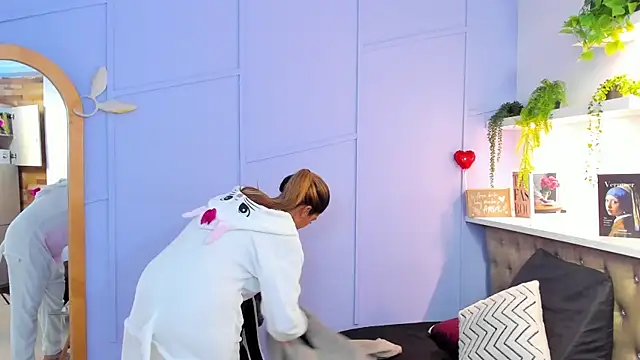 Georgina-coule online show from 03-05-25, 12:22