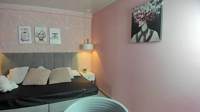 Snapshot of zara__sweet chatting on 10-27-25, 01:23 zara sweet online show from 10-27-25, 01:23