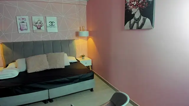 Snapshot of zara__sweet chatting on 12-18-25, 01:37 zara sweet online show from 12-18-25, 01:37