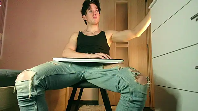 ChristianLevine  online show from 07-08-26, 05:35
