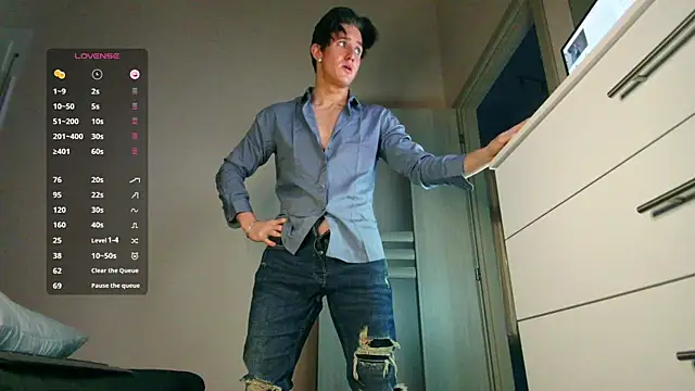 ChristianLevine  online show from 04-11-26, 08:12