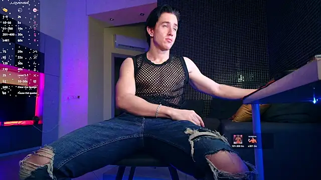 ChristianLevine  online show from 06-11-26, 08:39