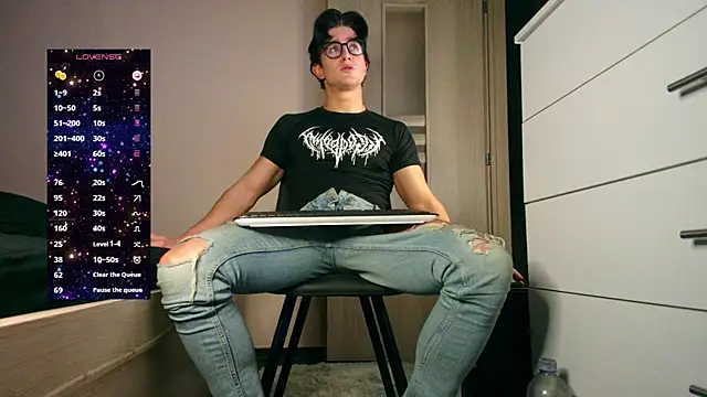 ChristianLevine  online show from 04-08-26, 05:14