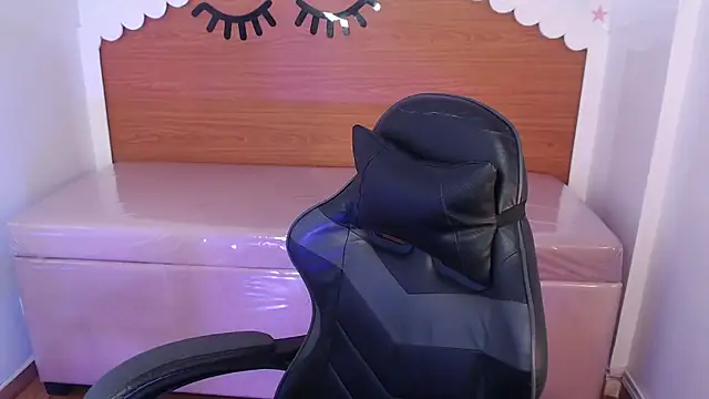 carlie mayer v online show from 12-18-25, 04:17