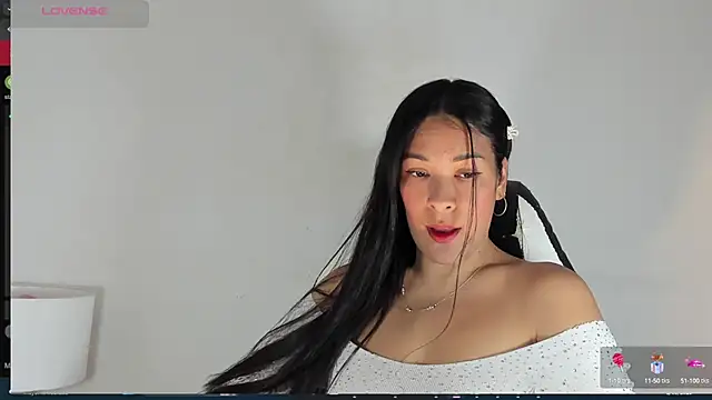 Snapshot of bella_hadid1_ chatting on 03-02-25, 08:57 bella hadid1  online show from 03-02-25, 08:57