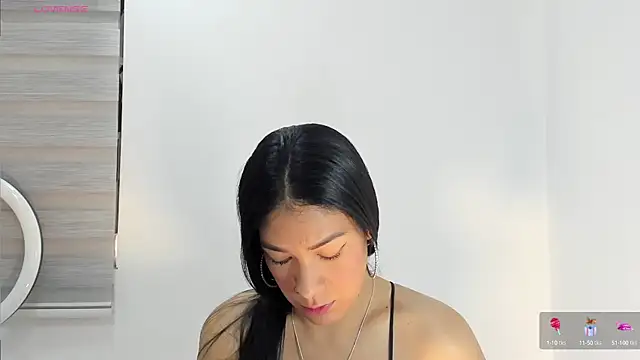 Snapshot of bella_hadid1_ chatting on 10-02-25, 01:14 bella hadid1  online show from 10-02-25, 01:14