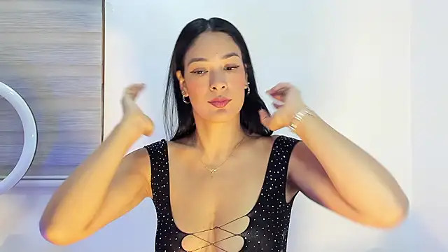 bella hadid1  online show from 02-28-26, 05:40