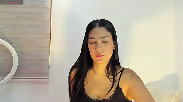 Snapshot of bella_hadid1_ chatting on 06-03-26, 03:06 bella hadid1 online show from 06-03-26, 03:06