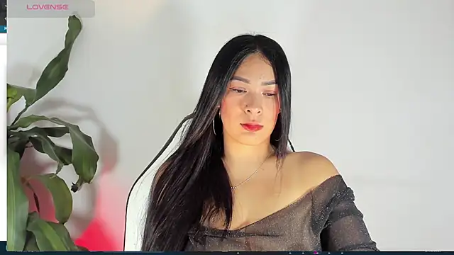 Snapshot of bella_hadid1_ chatting on 03-04-25, 03:44 bella hadid1  online show from 03-04-25, 03:44
