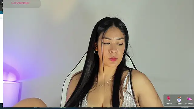Snapshot of bella_hadid1_ chatting on 02-24-25, 06:26 bella hadid1  online show from 02-24-25, 06:26