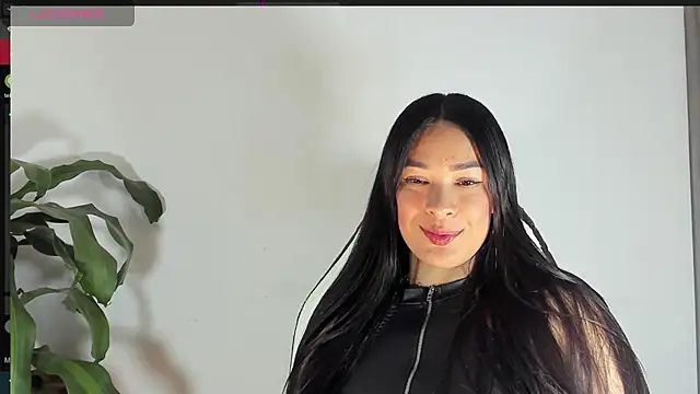 Snapshot of bella_hadid1_ chatting on 03-22-25, 04:03 bella hadid1  online show from 03-22-25, 04:03