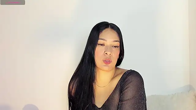 Snapshot of bella_hadid1_ chatting on 06-21-26, 06:30 bella hadid1 online show from 06-21-26, 06:30